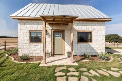Grapetown House | The Stone Cottage for 2 TimberRose Ranch hot tub