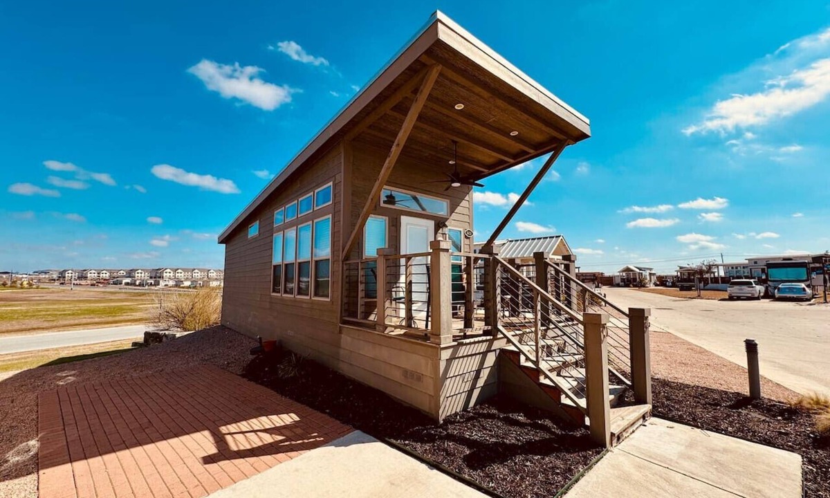 Austin House | The Tiny Tejas with Pool & Hot Tub