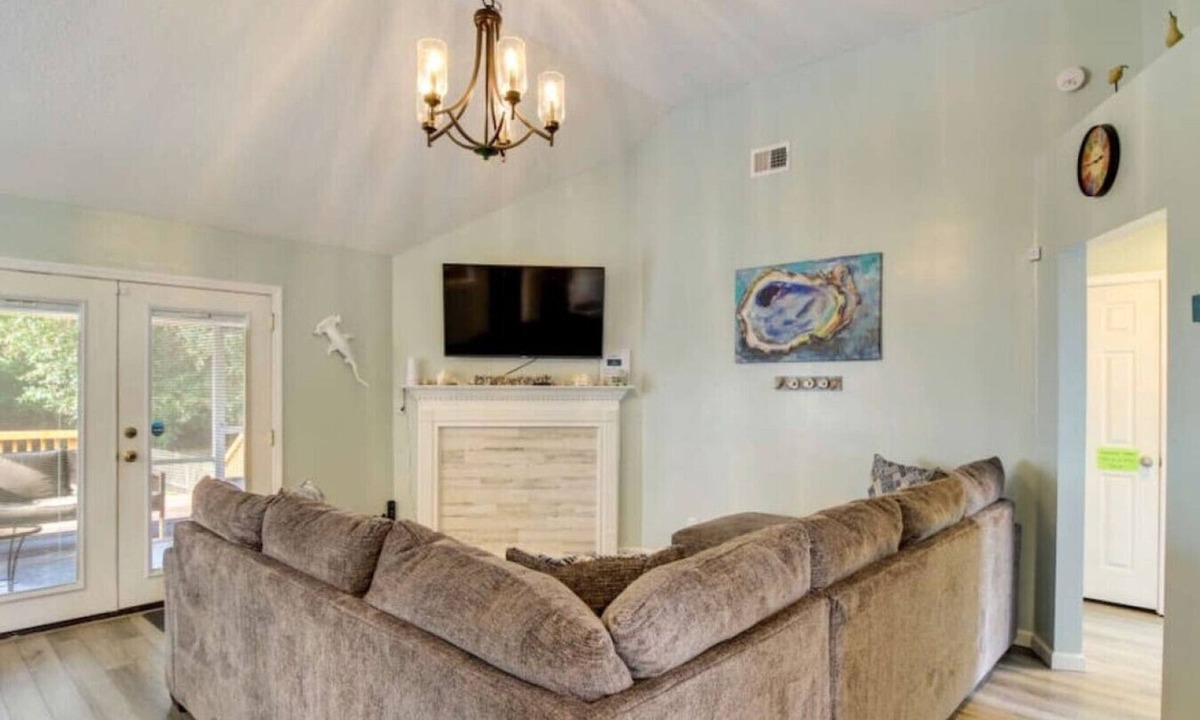 Whitemarsh Island House | The Turtle Pond Oasis