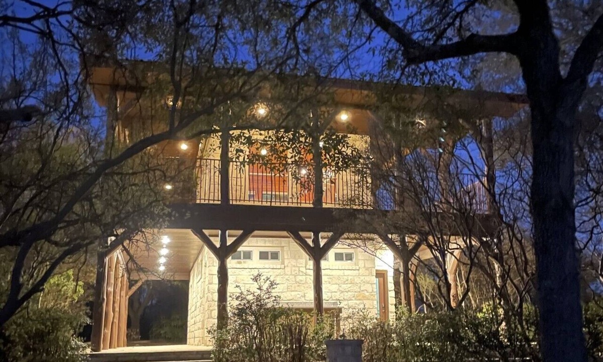 Buda Cottage | The Upper Room | 360° Patio Views & Elevated Hill Country Escape