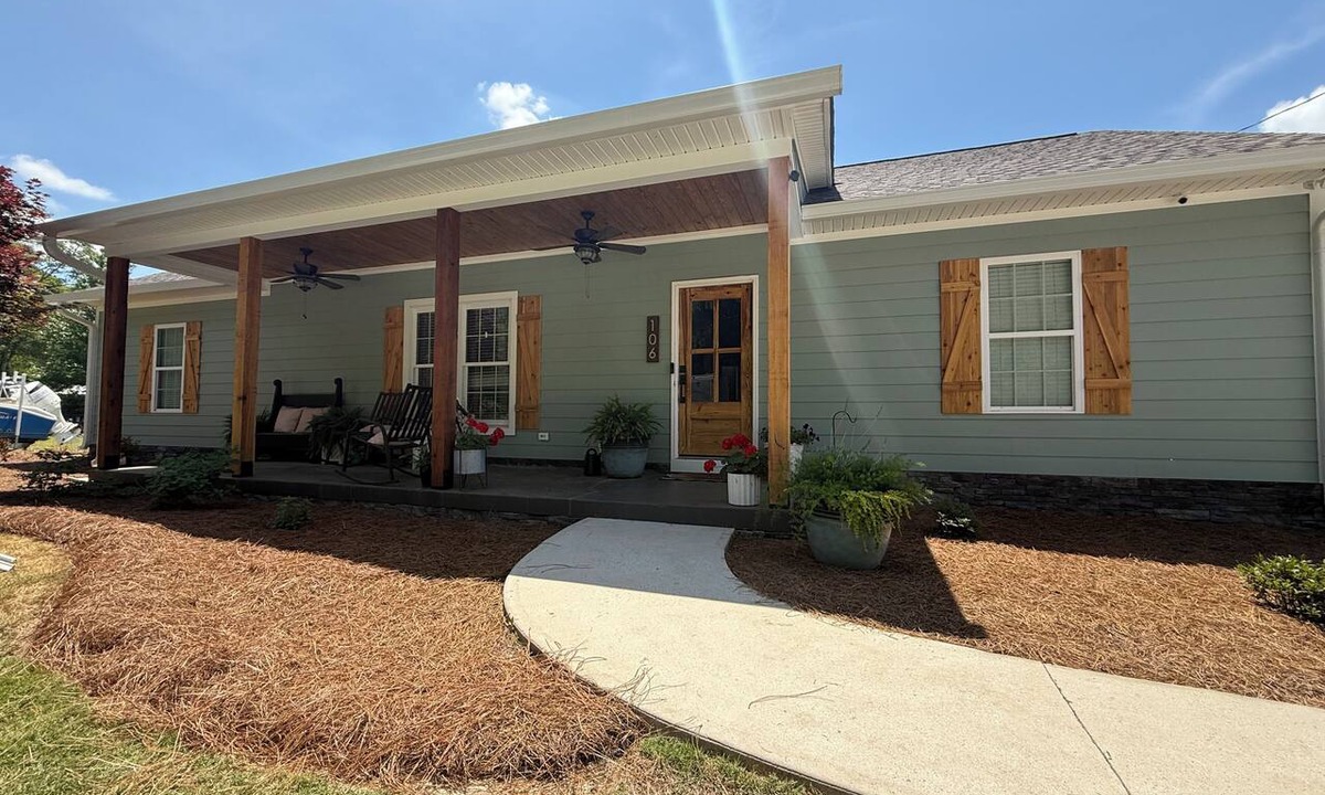 Cobb House | The West Nest on Lake Blackshear 4BR Pool, Outdoor Kitchen & Guest House