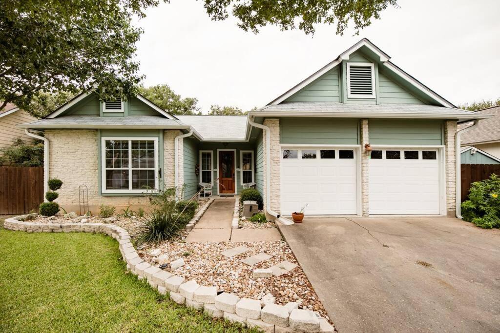 Cedar Park House | The Writer House! Office and King Bed