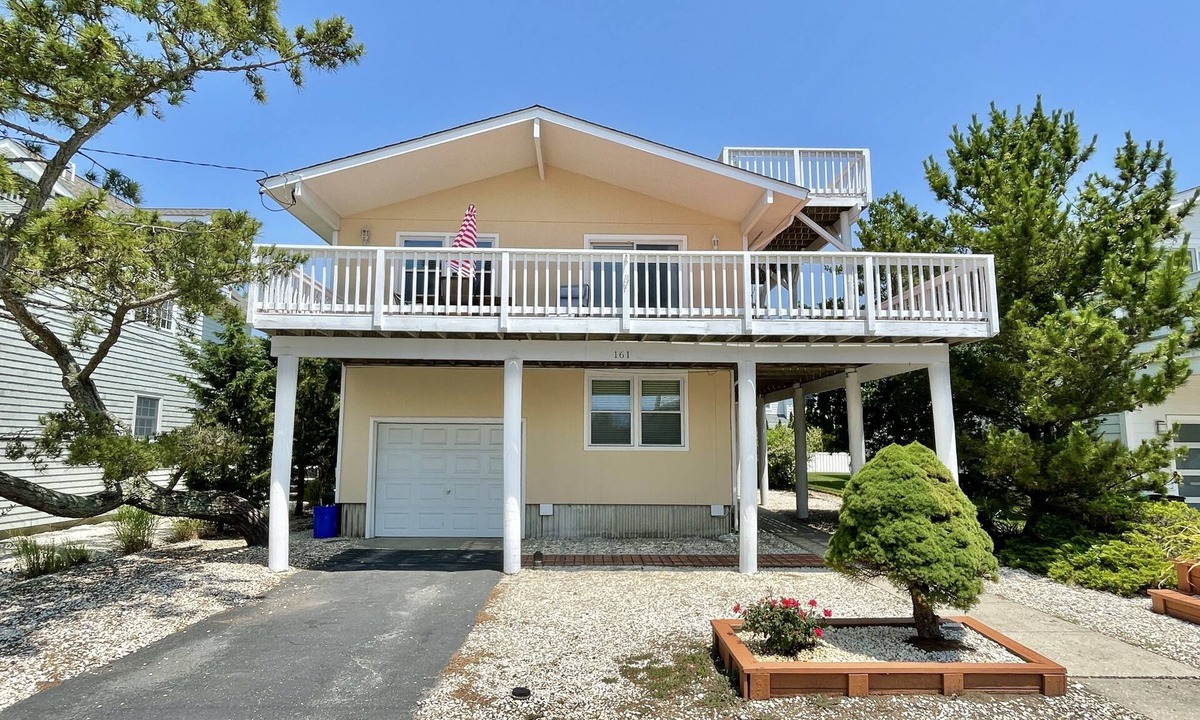 Avalon House | This classic 4 Bedroom, 2 Full Bath home is only 1/2 block to beach