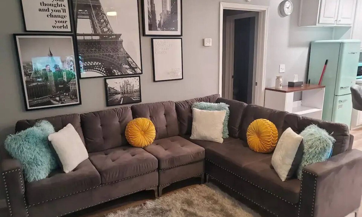 Macon House | This unique place has a style all its own. Near University and hospitals.