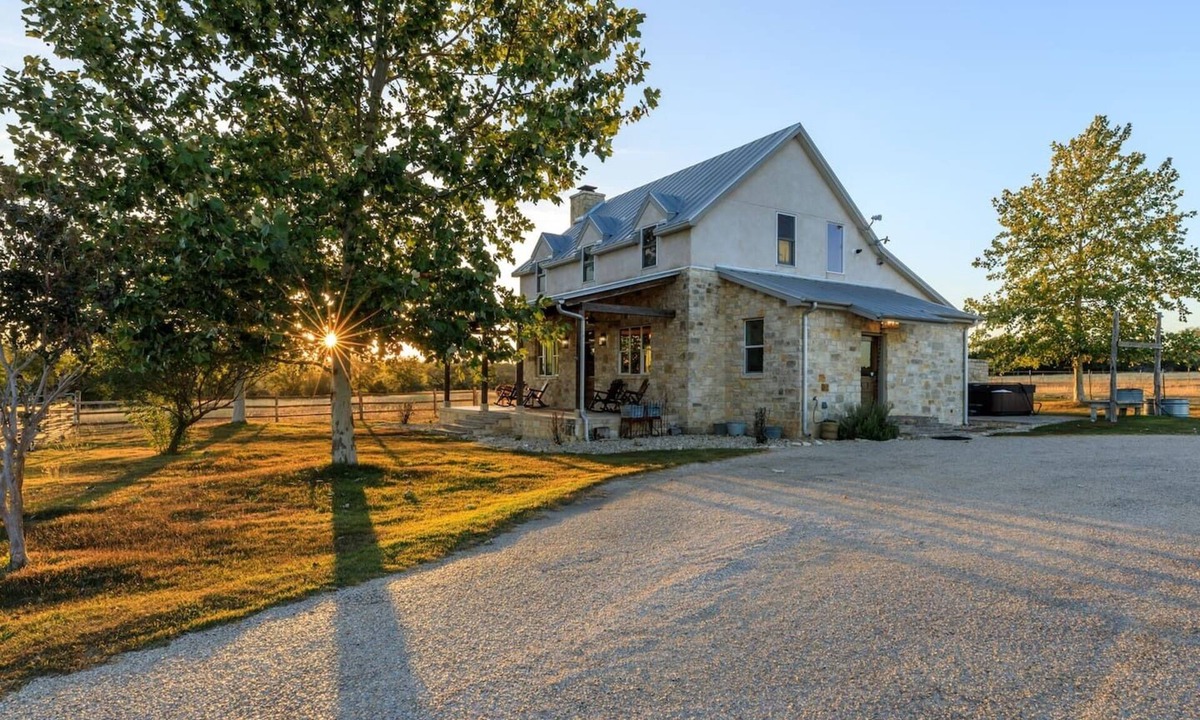 Grapetown House | TimberRose Ranch | Hot Tub + Hill Country Views