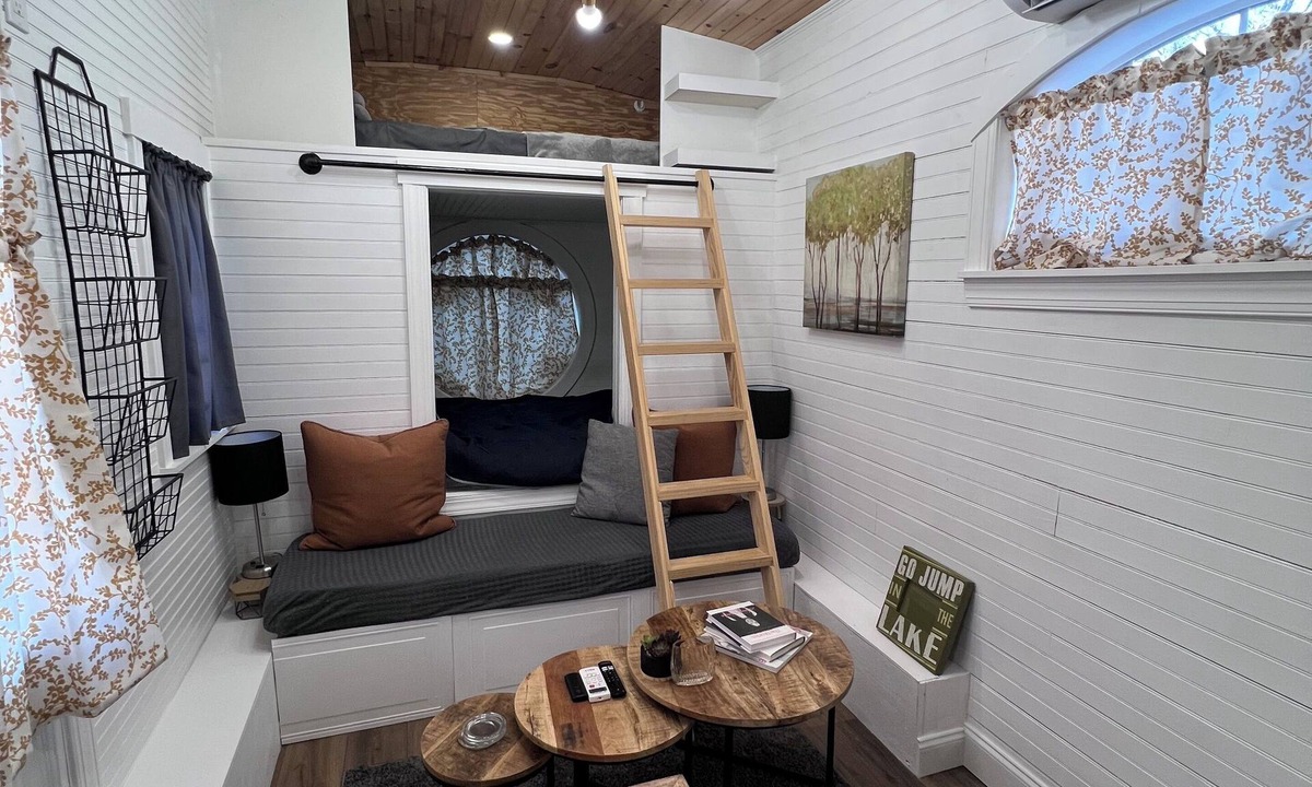 Hartwell House | Tiny Home with BIG Personality is located just 5 minutes from Lake Hartwell!