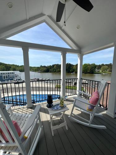 Sherrills Ford Resort | Tiny Lakeside Retreat