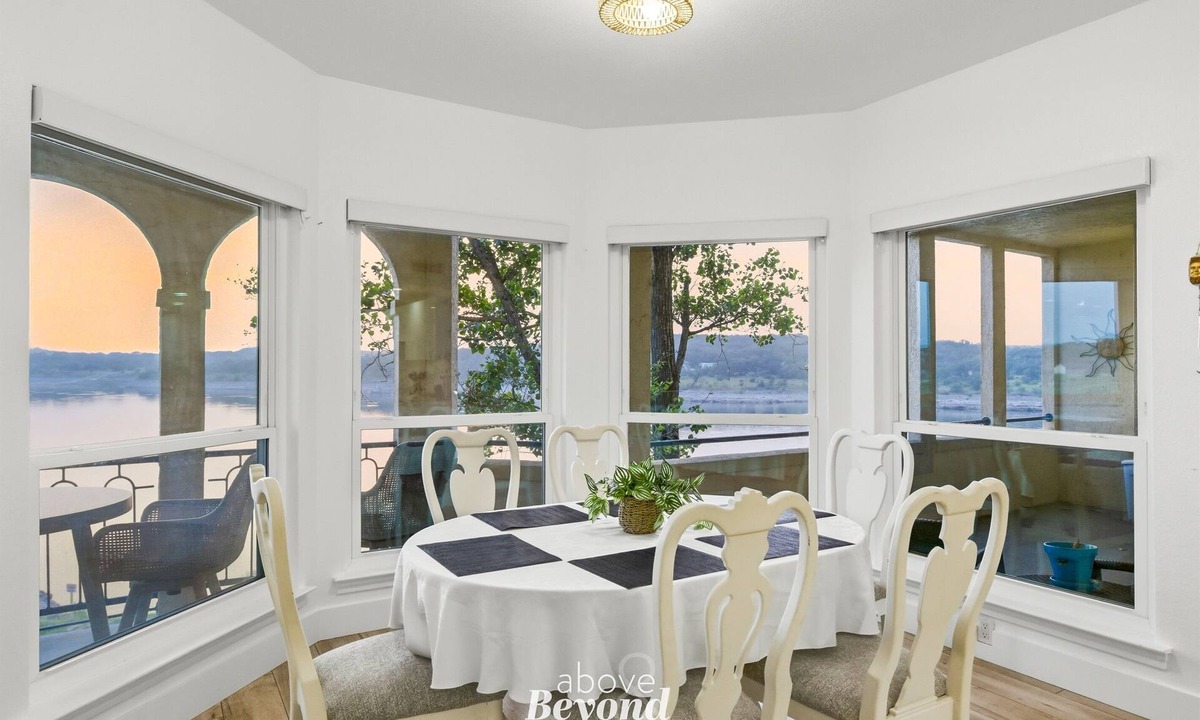 Highland Lake Estates Condo | Top Floor Waterfront Villa on Private Island
