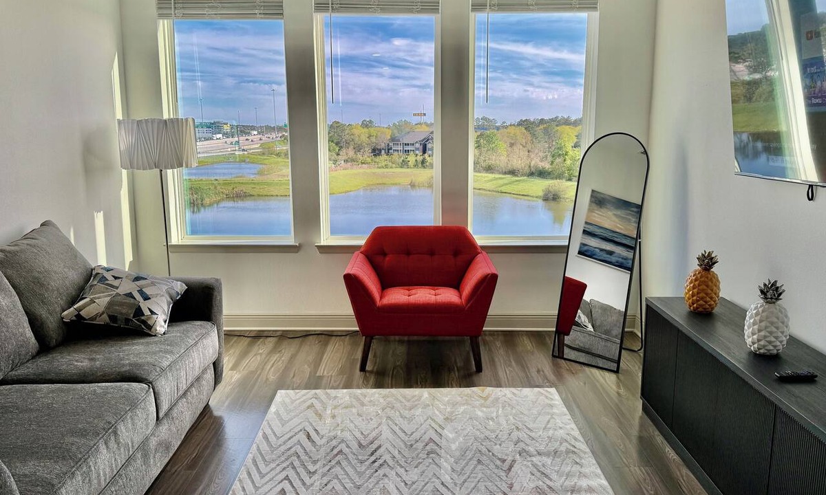 Deerwood Apartment | Top Tier King Bed Stunning View Near Mayo Beach