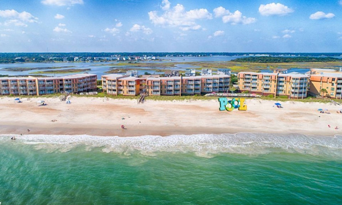 Sneads Ferry Condo | Topsail Dunes 2213 Oceanfront! | Community Pool, Grill Area, Internet