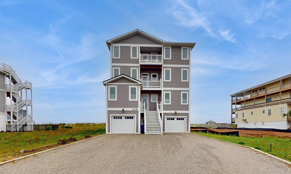 North Topsail Beach House | Topsail Tower: Oceanfront, private heated pool & hot tub, elevator & game room