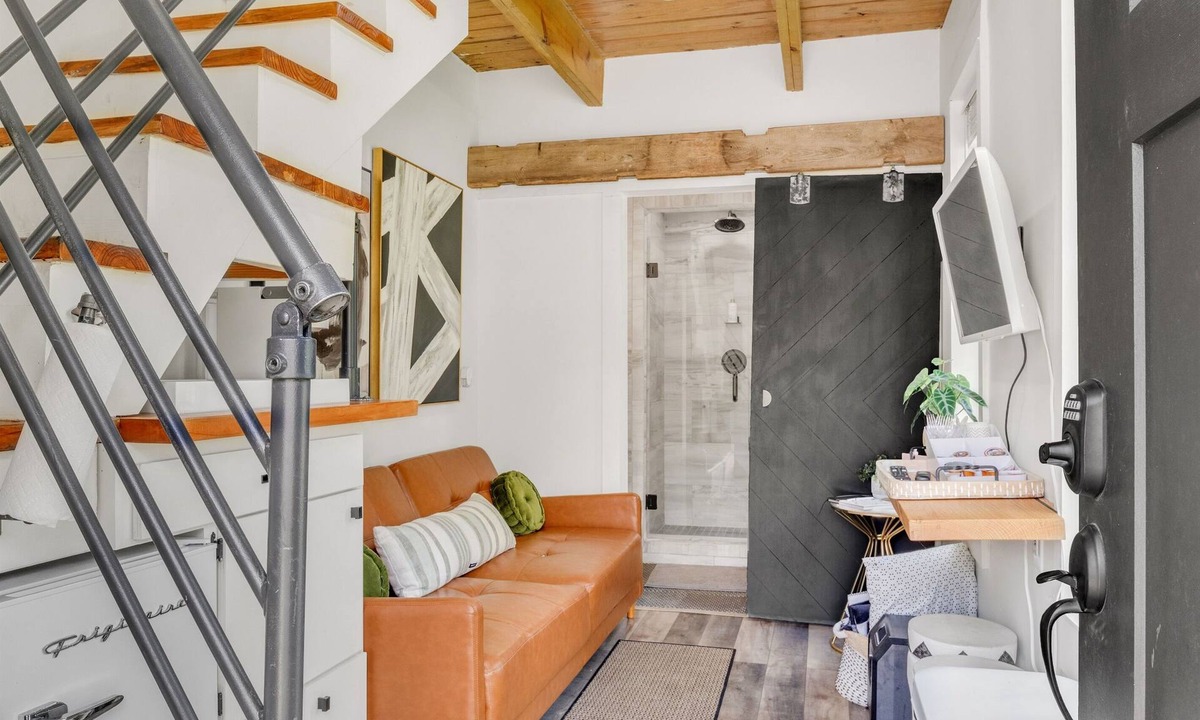 Starkville House | Tower, Tiny Home, Glamping, Close to MSU