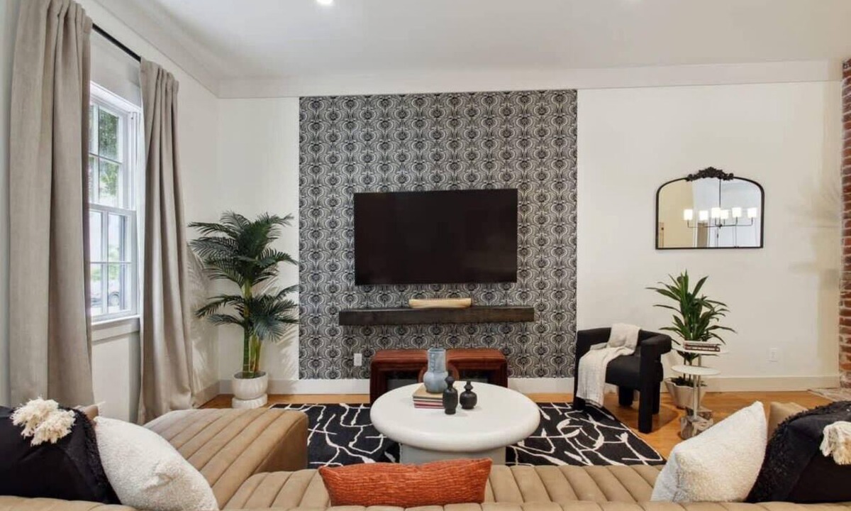 Old West Broad Neighborhood Condo | Townhomes Combo Near Forsyth Park, Parking