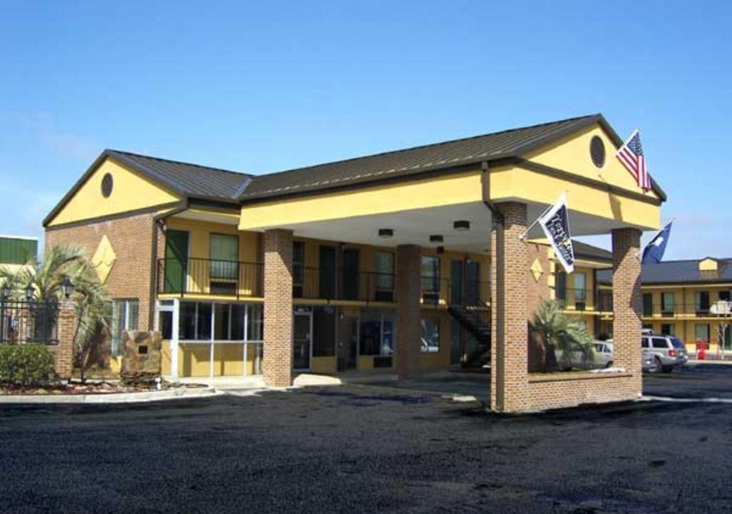 Sumter Hotel | Travelers Inn & Suites