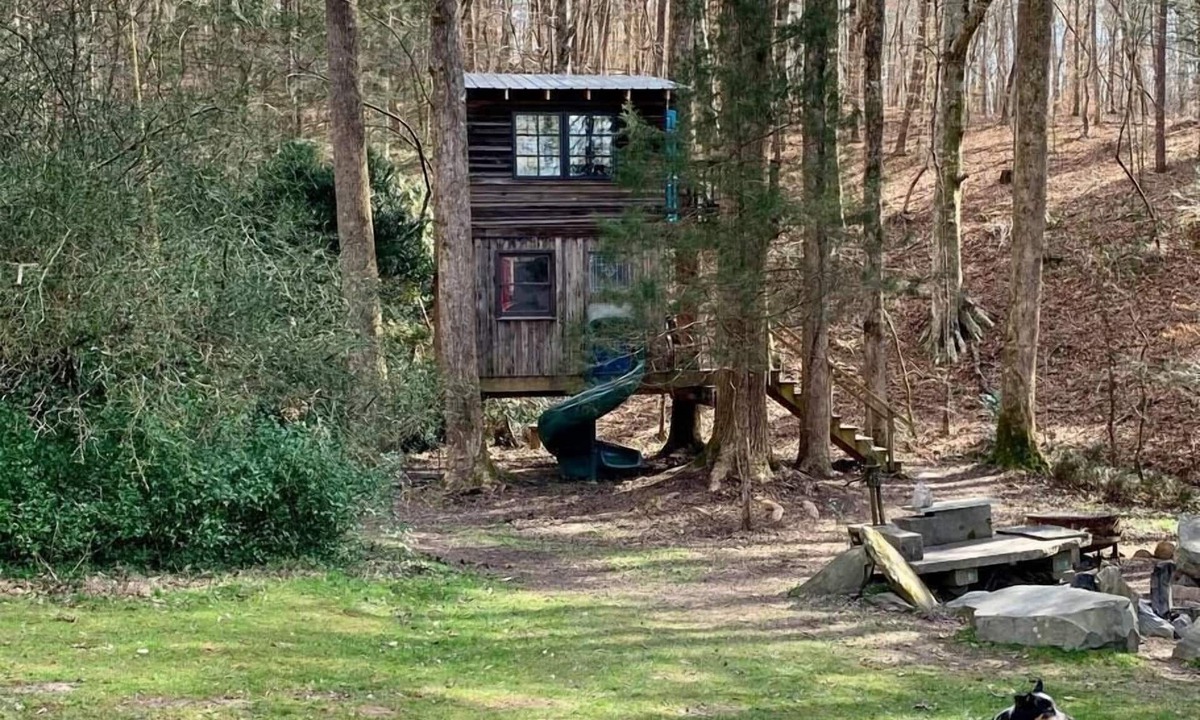 Talking Rock House | Treehouse Sanctuary at Kaluna Farm Retreat