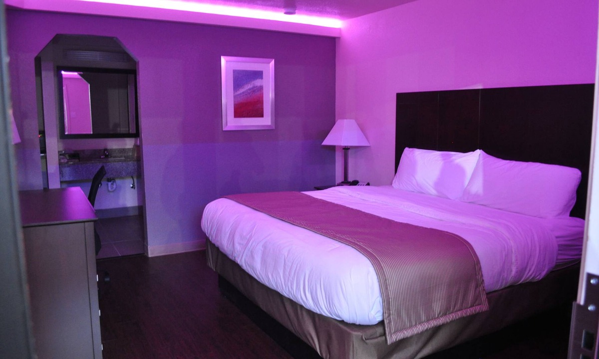 Cedar Crest Hotel | Trinity Suites Downtown Dallas