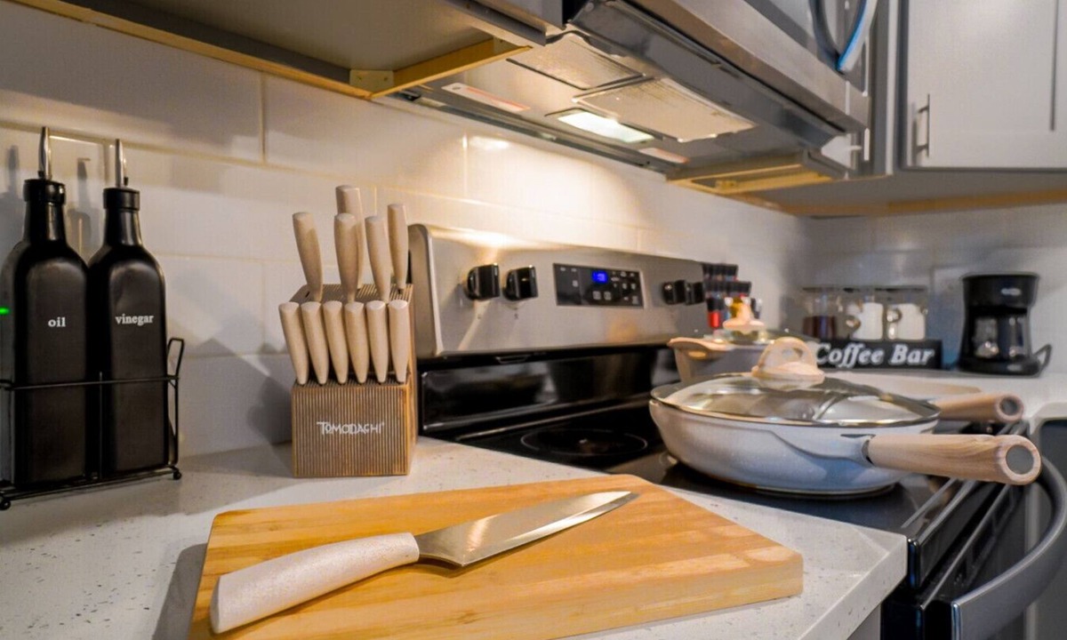 Columbus Apartment | Tropical Vibes LED Ambience Fast Wi-fi Sleeps 6
