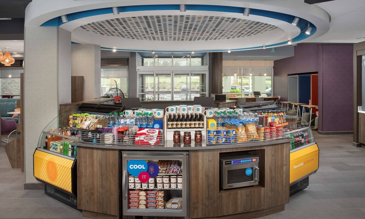 Charlotte Hotel | Tru by Hilton Charlotte Airport Lake Pointe