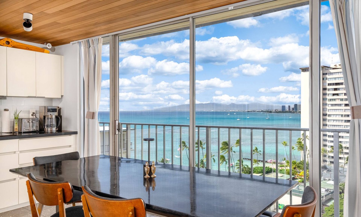 Diamond Head - Kapahulu - St. Louis Apartment | True Top Floor Penthouse Residence with 360 Degree Views & A/C