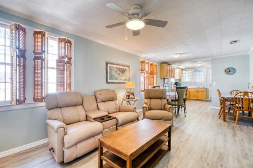 Cedar Key House | Turtle Cove- Boat Parking, Downtown, Fast Internet