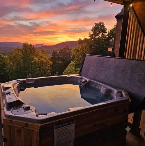 Saluda House | Twilight Timber at Saluda Mountain Retreats