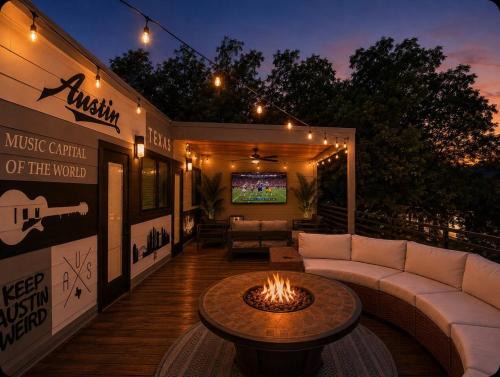 Blackshear-Prospect Hill House | Ultimate ATX Group Stay | Rooftop + Putting Green