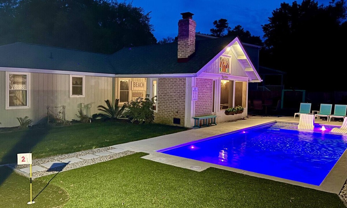 Folly Field House | Under the Sea: Walk2Beach, Pool, Putting Green, Fenced Yard, EV