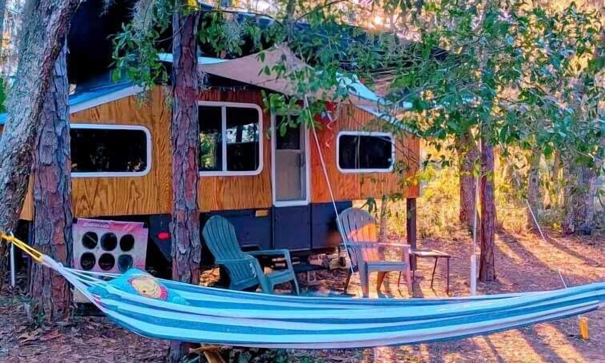 Edgar RV Rental | Unique Pop-Up Glamping Retreat Fire Pit & Hammock- Pet Welcome & Free Parking!