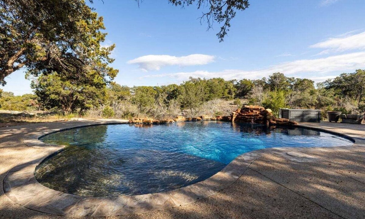 Dripping Springs House | Unique Victorian Estate Pets Welcome Pool BBQ Picnic Privacy