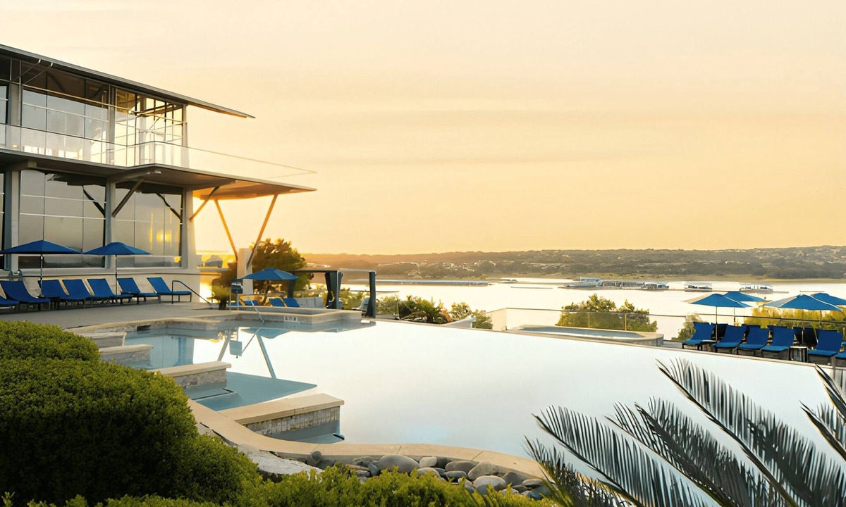 Lakeway Hotel | Unwind in Style and Comfort! Onsite Parking, Outdoor Pool!
