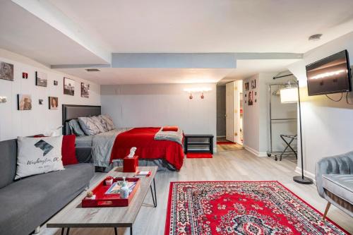 Southeast Apartment | Updated Apt with Private Entry and FREE Parking