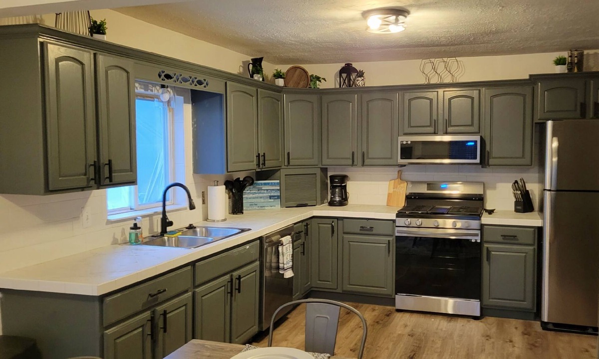 Higgins Lake Cottage | Updated Higgins Cottage w/AC - Walking Distance to Higgins & Boat Parking