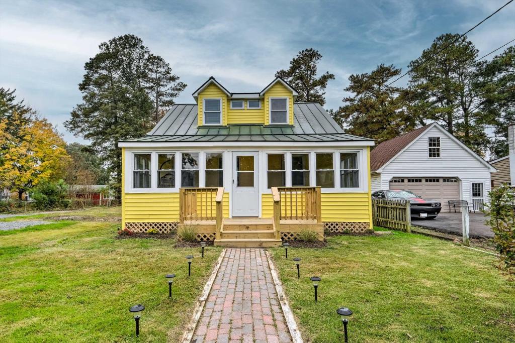 Rose Haven House | Updated North Beach Cottage: Pet Friendly!