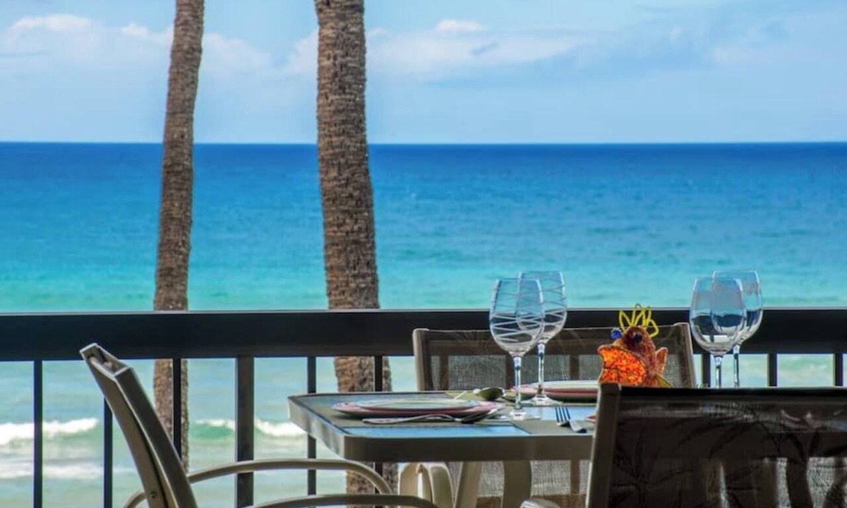 Honokowai Condo | Updated Top floor 2 bedroom condo, Oceanfront, private beach, walkable area