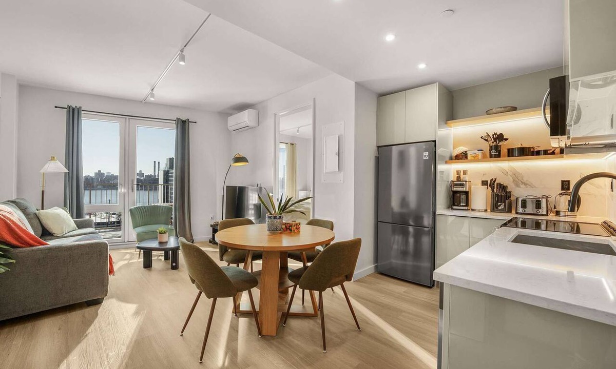 Greenpoint Apartment | Upscale 2BR Brooklyn Stay | Greenpoint Waterfront Area