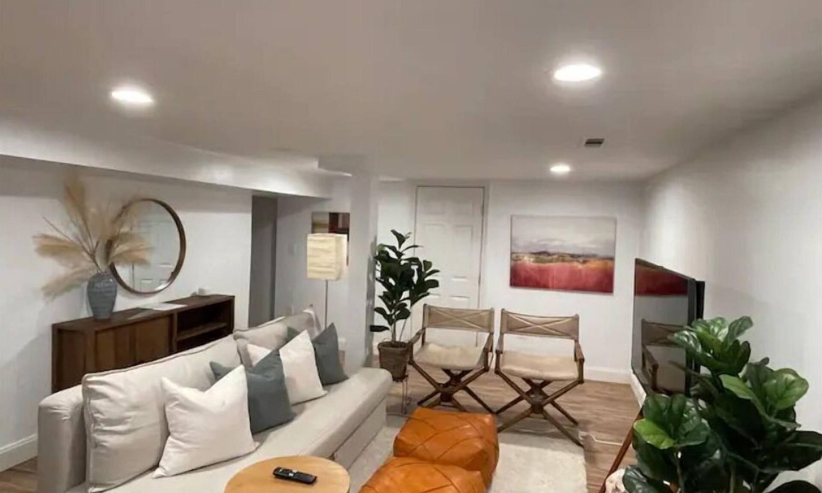 West Falls Church Apartment | Upscale, Full Kitchen, 2-Bedroom Apt