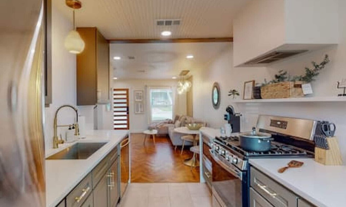 Central Arlington House | Upscale Modern | LUX Finishes | 1.3miles to AT&T