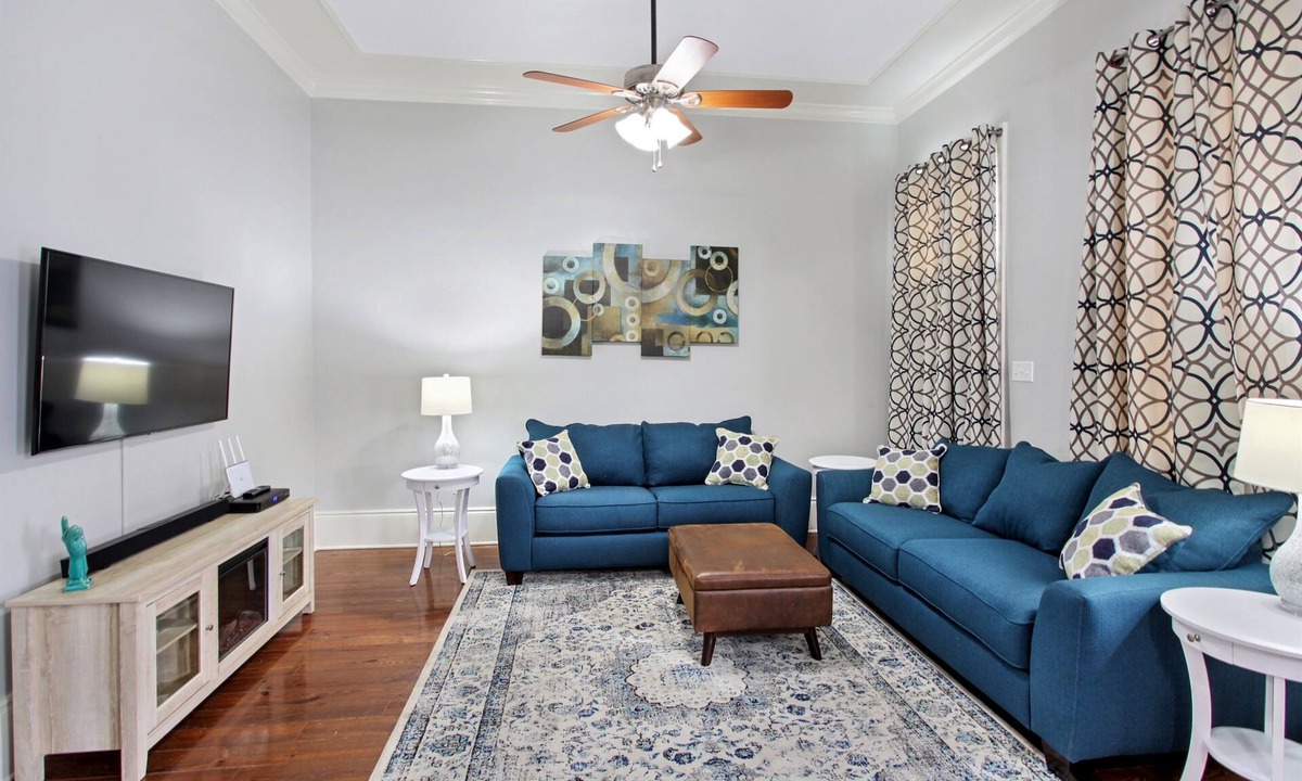 West Riverside House | Uptown Getaway - Stroll to Magazine Street!
