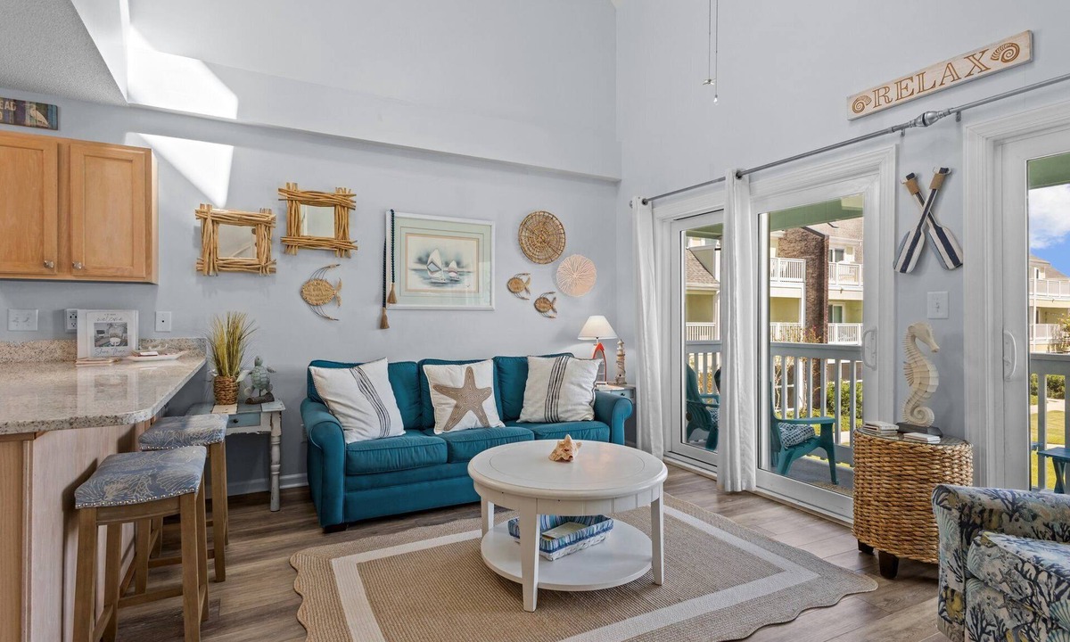 Emerald Isle Condo | Vacay time! 2bd, 2bth oceanfront complex, indoor & outdoor pool, Gym &Tennis Ct!