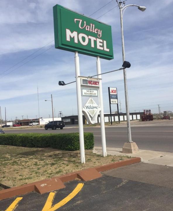 Lazbuddie Hotel | Valley Motel