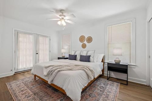 Zilker House | Villa in Zilker - Peaceful Stylish Home with Yard