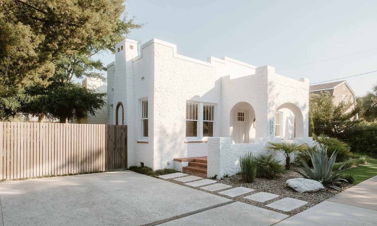 South Harbor Island House | Villa Marguerita by WB Abodes