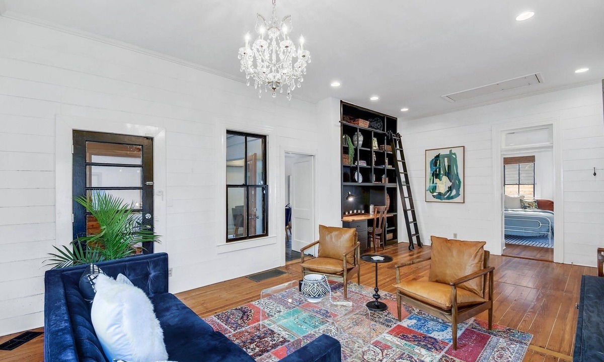 Galindo House | Vintage Bungalow Oasis Near SoCo