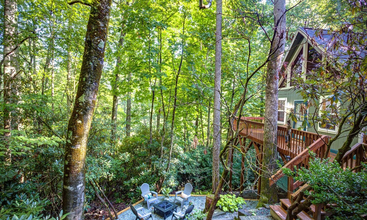 Banner Elk Ski Chalet | Visit #mytreetophideaway located in Banner Elk, NC, nestled high in the trees.
