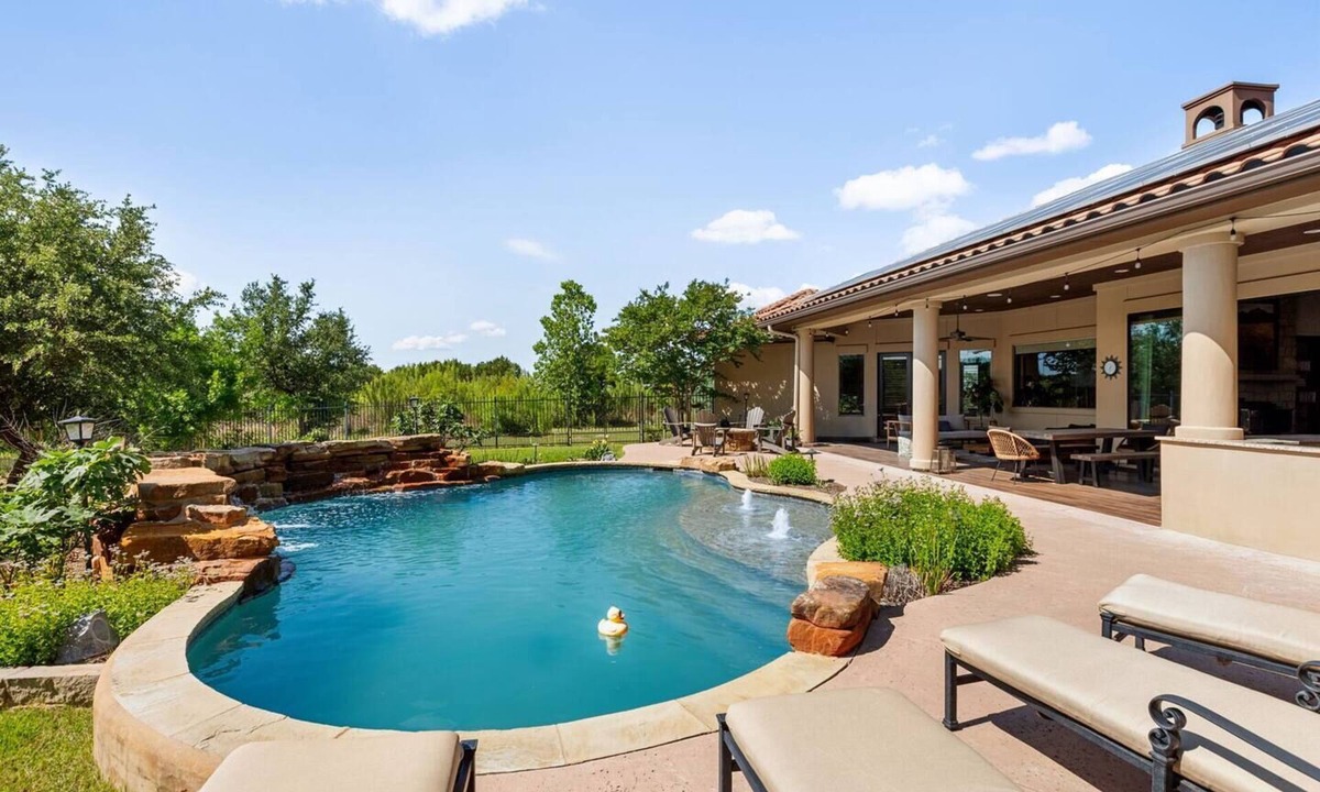 Leander House | Vista Sol Villa | Lake Days + Pool Nights