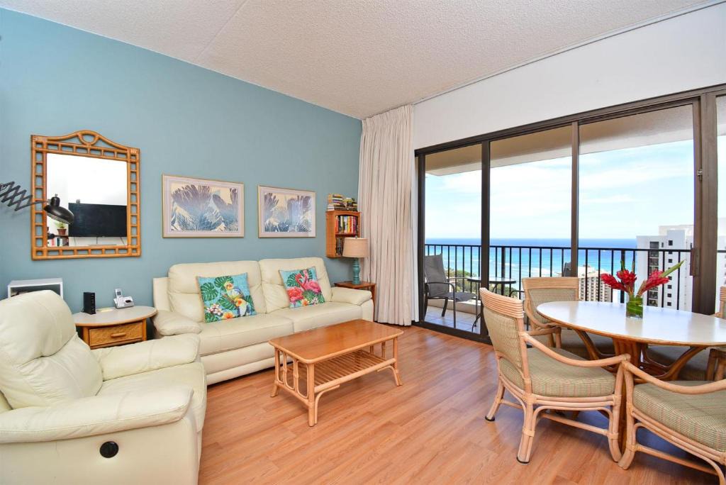 Waikiki Bed & Breakfast | Waikiki Banyan #3810-T2