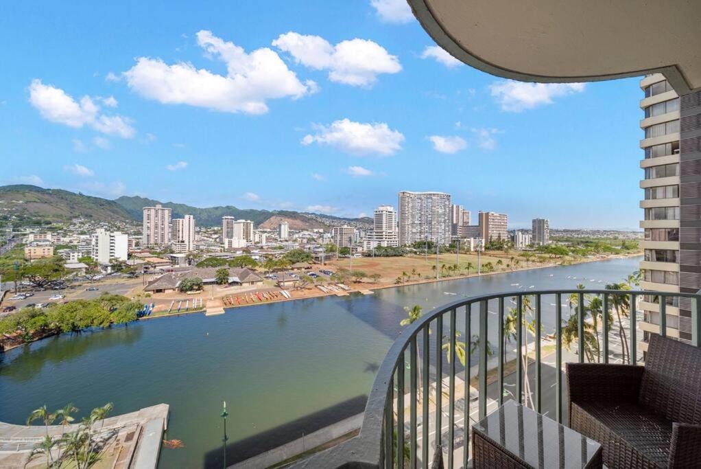 McCully - Moiliili Apartment | Waikiki Beach Golden Holiday