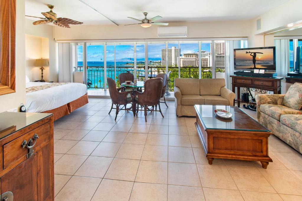 Waikiki Apartment | Waikiki Shore 1308