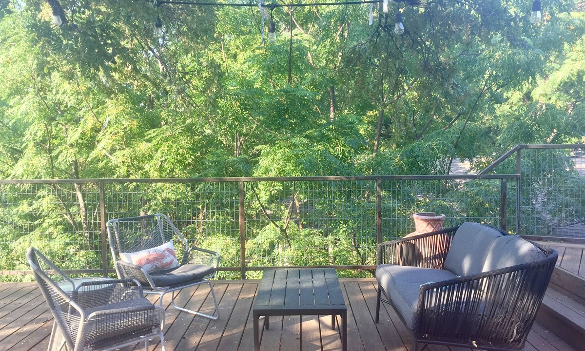 Rosewood House | Walk or bike to SXSW, Large Eastside home w/ outdoor entertaining