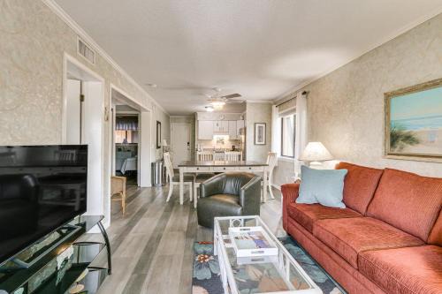 Folly Field House | Walk to Beach: HHI Beach & Tennis Resort Condo
